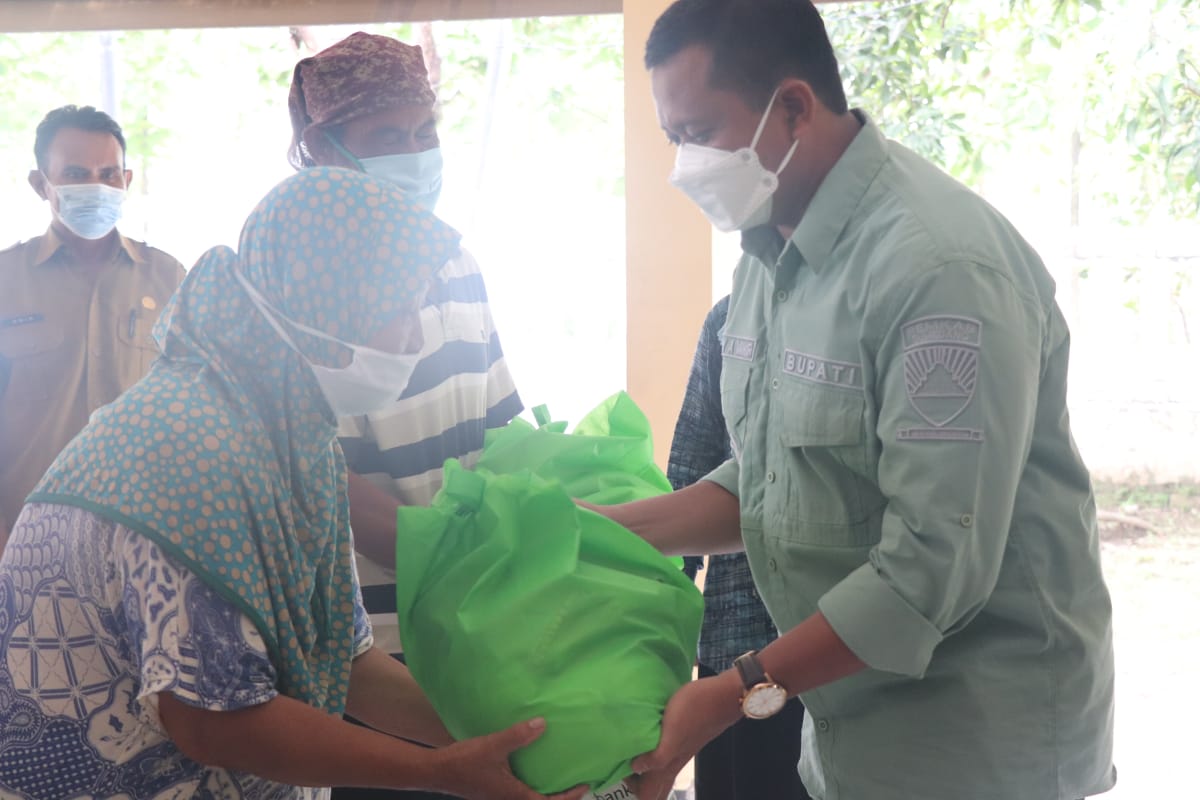 Bumdesma Mitra Utama Salurkan 320 Paket Sembako