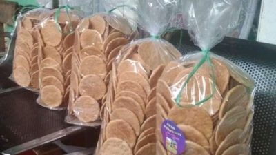 Opak Moronyoy Ibu Tika Cemilan Enak dan Renyah Khas Darmaraja Sumedang