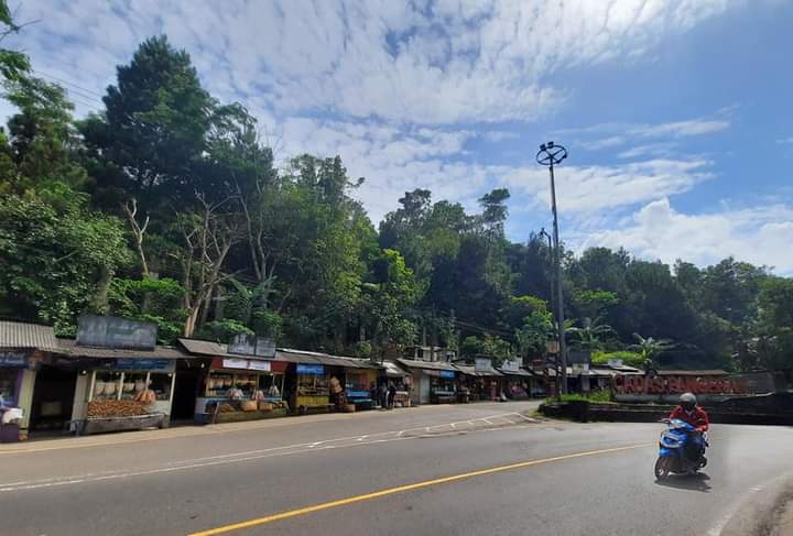 pedagang di Cadas Pangeran