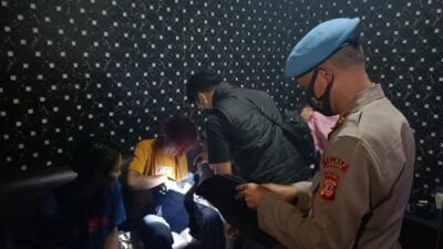 Pengunjung Tempat Hiburan Malam di Sumedang Tes Urine