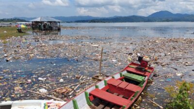 Waduh, Wisata Pesisir Waduk Jatigede Dihiasi Sampah