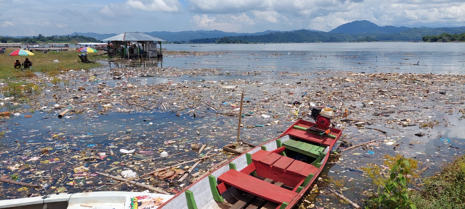 Waduk Jatigede Dihiasi Sampah