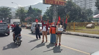 Gabungan Relawan Jatinangor Turun ke Jalan, Ada Apa Ya?