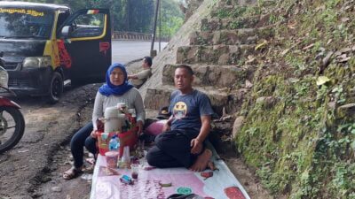 Pasutri Menjual Kopi