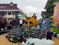 Ribuan Botol Miras Ilegal dan Tuak Campuran Dimusnahkan Polres Sumedang