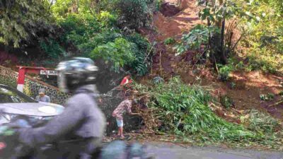 Longsor di Pasanggrahan Baru Sumedang, Rumah Terancam Warga Mengungsi