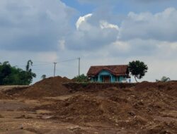 Belum Dibayar, Satu Rumah di Conggeang Sumedang Berdiri Tegak di Tengah Proyek Tol Cisumdawu