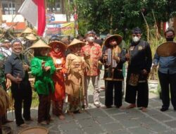 Keren! Siswa SMA di Sumedang Kembangkan Media Pot untuk Menanam Padi