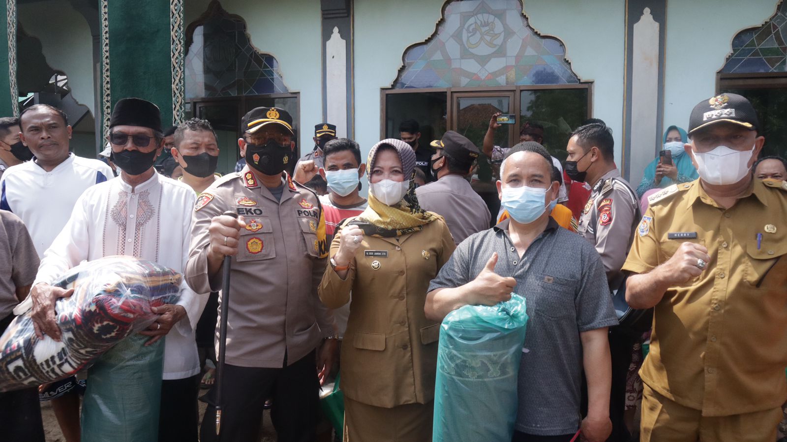 Kapolres Kunjungi Korban Banjir Cibeusi