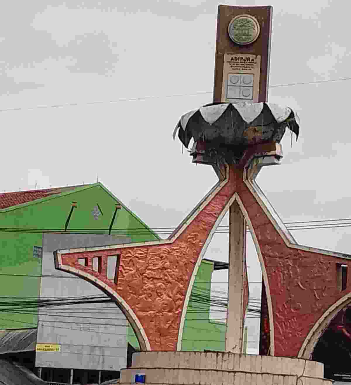 Tugu Piala Adipura
