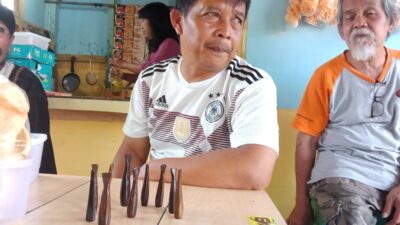 Kreativitas Pengarajin Pipa Rokok Berbahan Kayu Senokeling
