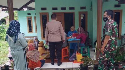 Para Lansia Sambut Antusias Vaksinasi Door to Door