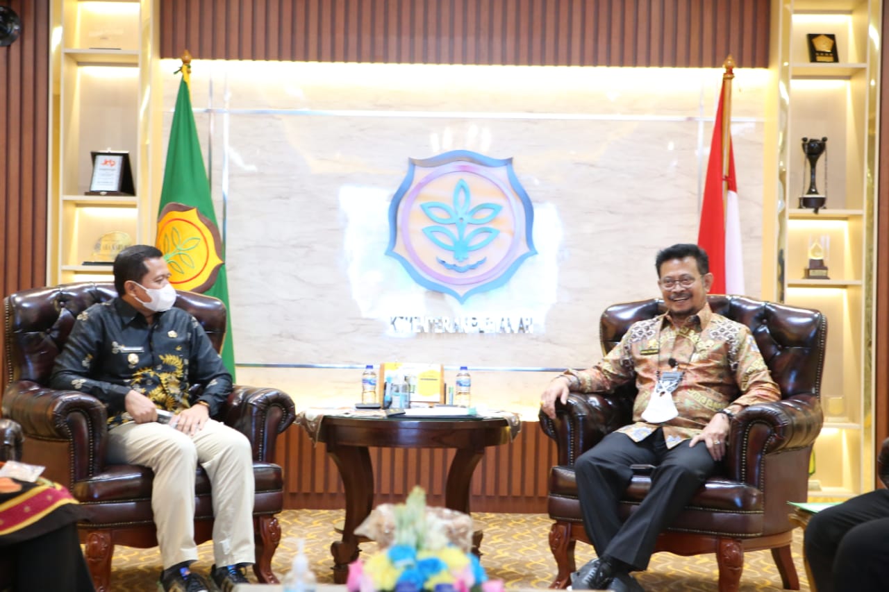 Menteri Pertanian dan Bupati Sumedanf