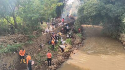 Karya Bakti Siswa Diktukpasus, Koramil Jatinangor Beberesih Sungai Cikeruh