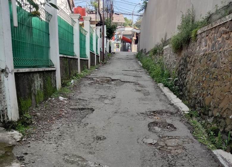Akses jalan rusak