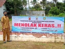 Upaya Cipta Kondisi Jelang Nataru, Polsek Cibugel Sebar Spanduk Himbauan Larangan Pekat
