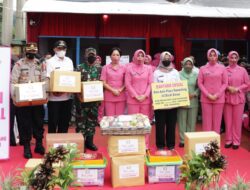 Istri Kapolda Jabar Berikan Santunan ke Jompo dan Korban Banjir Cipacing