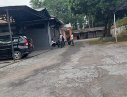 Puluhan Tahun Jalan di KPU Sumedang Tak Pernah Rasakan Aspal Hotmix