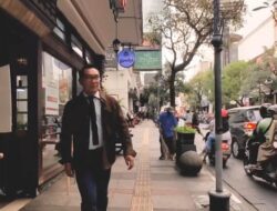 Saat Gubernur Emil Ikut-ikutan Tren Parodi ‘Yang Terdalam’, Jadi Pusat Perhatian Warga di Jalan Braga