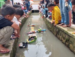 Selokannya Bersih, Warga Kelurahan di Sumedang Ini, Berkreasi Membuat Perahu dan Melombakannya