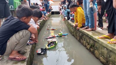 Selokannya Bersih, Warga Kelurahan di Sumedang Ini, Berkreasi Membuat Perahu dan Melombakannya
