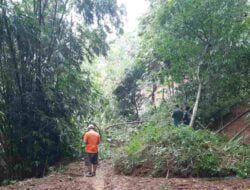 Butuh Alat Berat, Akses Penghubung Limbangan-Cibugel Sumedang Masih Belum Bisa Dilalui Kendaraan R4