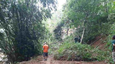 Butuh Alat Berat, Akses Penghubung Limbangan-Cibugel Sumedang Masih Belum Bisa Dilalui Kendaraan R4