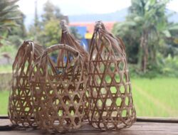 Pemuda Tani Desa Rancakalong Sulap Bambu Menjadi Kerajinan Tangan Kerinjing