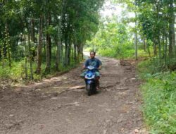 Warga Tiga Desa di Sumedang Keluhkan Jalan Rusak