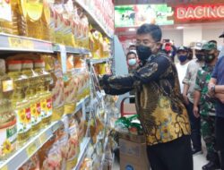 Wabup Sumedang Sidak Harga Minyak di Supermarket, Jika Mahal Terancam Ditutup