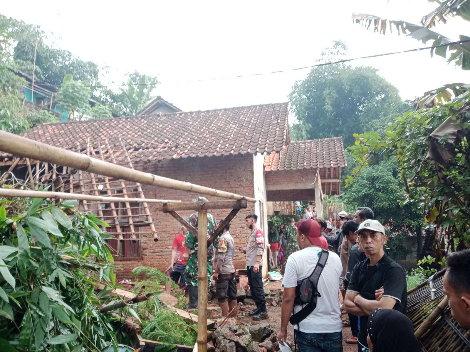 tebing longsor