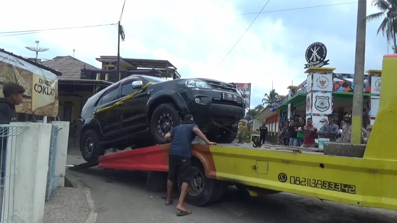 kendaraan milik Ormas GMBI