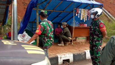 Belasan PKL di Pintu Tol Cisumdawu Ditertibkan Satpol PP Sumedang
