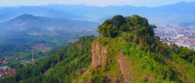 Puncak Gunung Kacapi