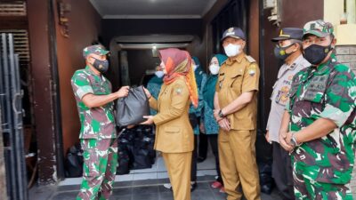 Dandim 0610 Sumedang Berikan Bantuan Sembako Bagi Korban Banjir Cipacing