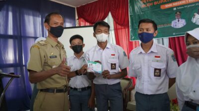 ‘Simoyan Go To School’ Cetak KTP El Untuk Pelajar