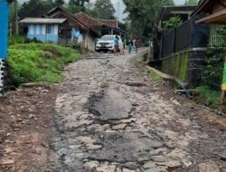 Warga Desa Jayamekar Cibugel, Minta Jalan Segera Diperbaiki