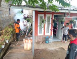 Cegah Penyakit DBD di Linggajaya Sumedang Puluhan Rumah di Fogging