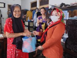 Janda dengan Dua Anak Disabilitas di Talun Sumedang Ini, Sumringah Diberi Paket Sembako