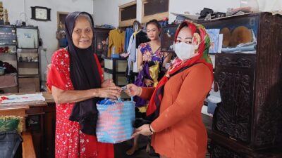 Janda dengan Dua Anak Disabilitas di Talun Sumedang Ini, Sumringah Diberi Paket Sembako
