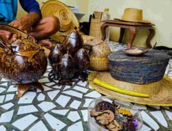 Ditangan Pria Asal Sumedang Ini, Limbah Batok Kelapa Disulap Jadi Barang Bernilai Jual