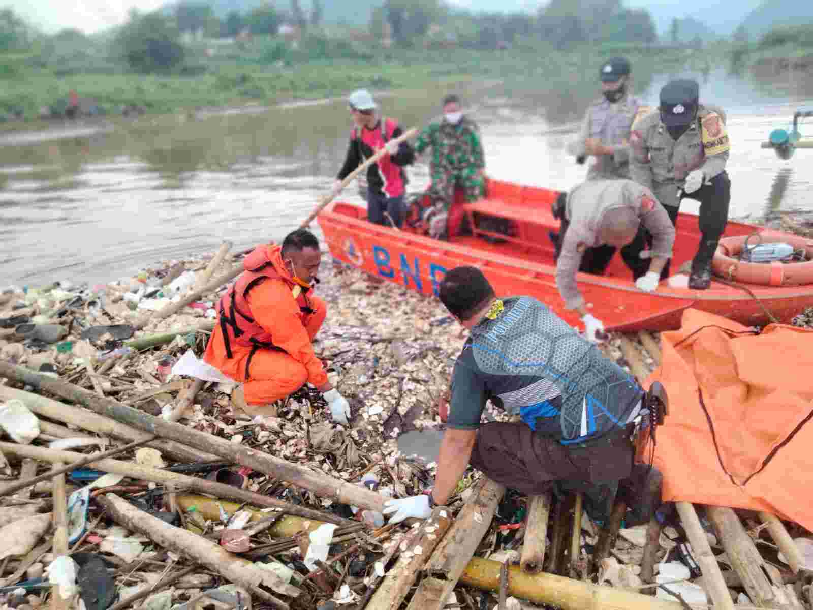 terbawa arus cimanuk