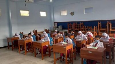 Aplikasi peduli lindungi di Sekolah