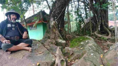 Ternyata, Ada ‘Harta Karun’ Dibalik Angkernya Pohon Beringin Besar di Sumedang Ini