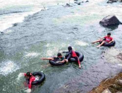 Menikmati Sensasi Arum Jeram Sungai Cimanuk di Desa Karedok Sumedang