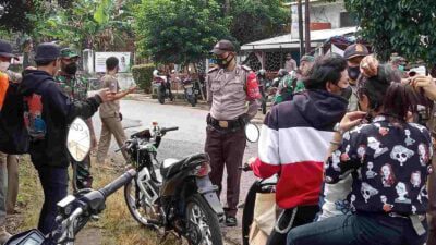 Operasi Yustisi di Buahdua Sumedang Kenakan Sanksi “Pus – Up” Ditempat Bagi Pelanggar Proker Covid-19