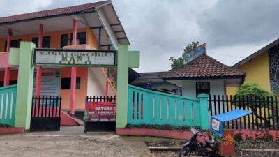 Diduga Akibat Nunggak, Puluhan Ijazah Siswa di Sumedang Ditahan Pihak Sekolah