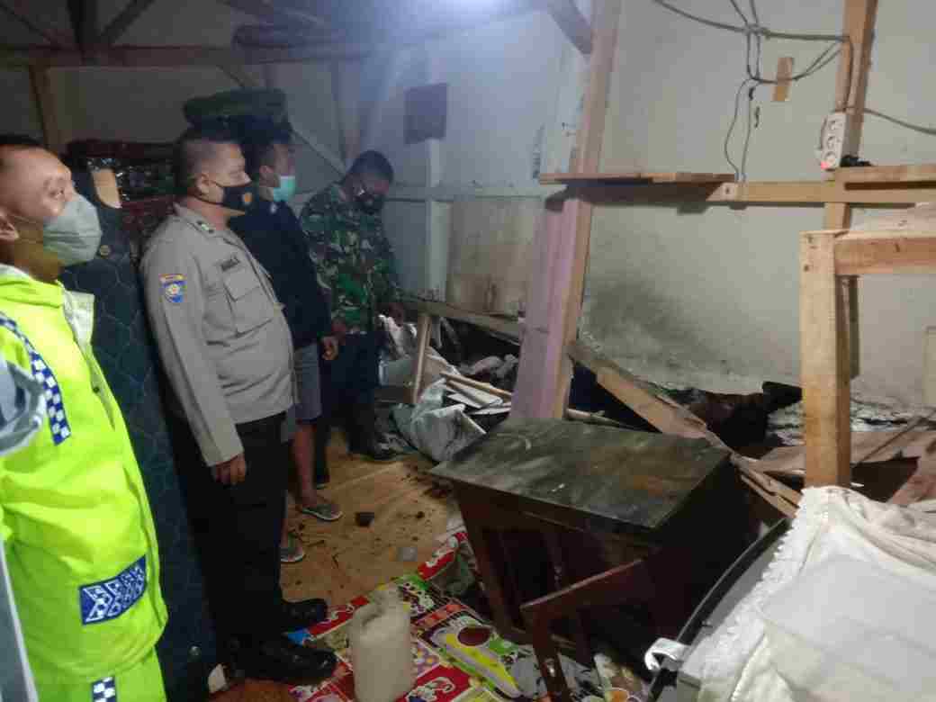 tpt longsor menimpa rumah