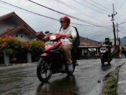 Warga Sumedang Wajib Tahu, Ini 6 Tips Berkendaraan Saat Hujan Yang Aman
