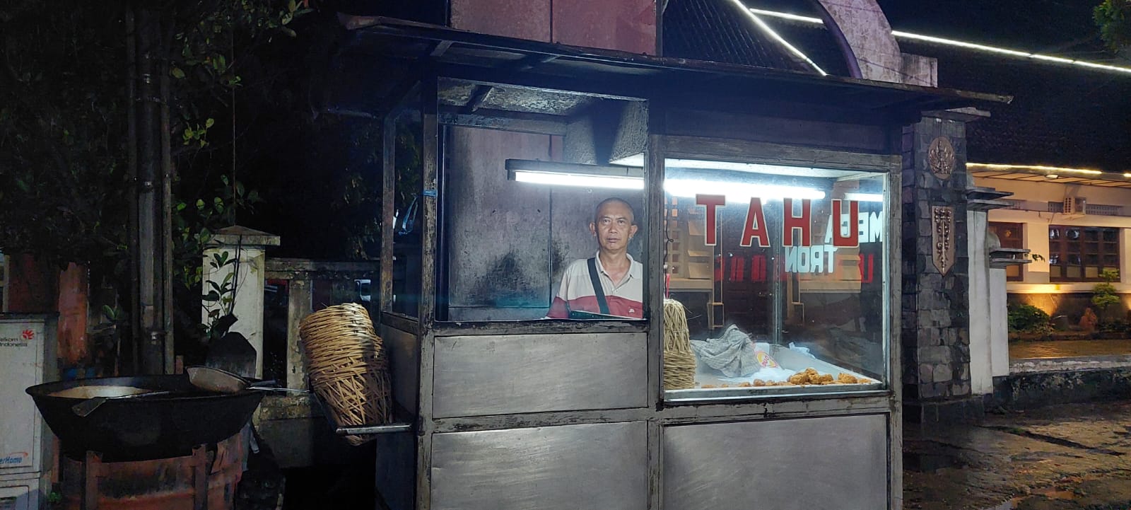 Pedagang Tahu Megatron